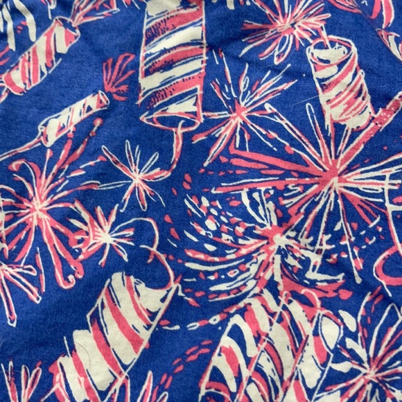Lilly Pulitzer Cherry Bomb shorts Sz 0 fireworks - Picture 1 of 6